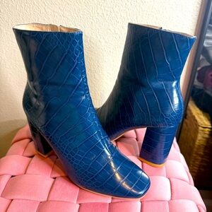 Lulu's Navy Croc-Embossed Ankle Booties
